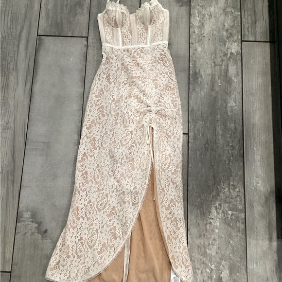 Urban Outfitters Dresses & Skirts - Urban Outfitters Strapless Lace Dress in Cream sizeXS petite